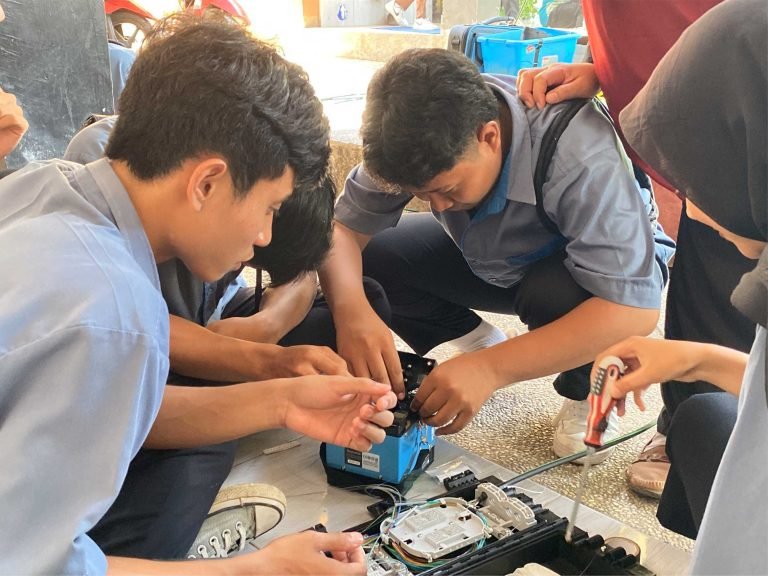 Teknik Jaringan Komputer dan Telekomunikasi